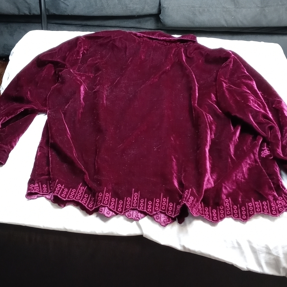 White Stag womens 26W/28W (46-48) button down velvet feel long sleeved blouse. - Picture 6 of 8
